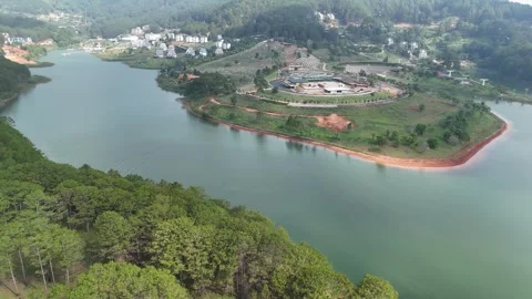 Pull Away Drone of Luxury Resorts Across Scenic Mountain Lake 스톡 동영상 337012985