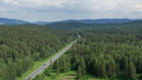 The pull away shot  the mountainous terrain. Video stock 113643977