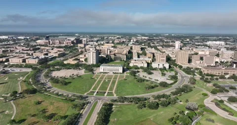 Pull back high flight viewing campus buildings and the main entrance boulevard Video stock 335671378
