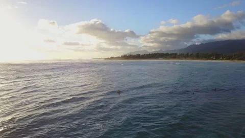 Pull back reveal of kayaker on tropical ocean 스톡 동영상 78075940