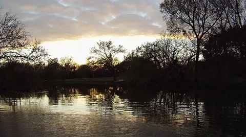 Pull back up the river and over the water fall at sunset Video stock 48002393