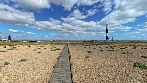 Pull back shot of the shingle beach and wooden boardwalk in Dungeness 스톡 동영상 281485495