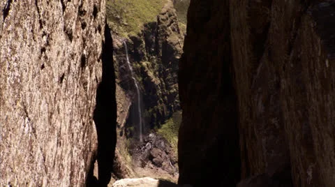 Pull back of Tugela Falls Stock Footage 26672389