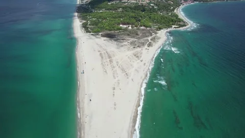 Pull back view of sandbar in Greece. Video stock 164880272