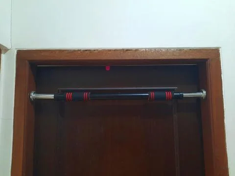Pull-up bar on a door frame Stock-Fotos