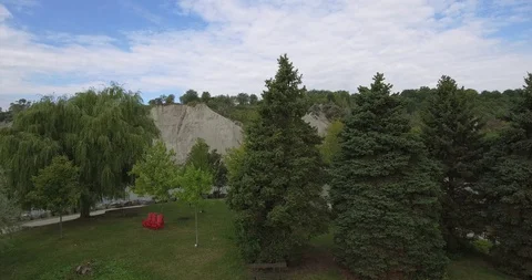 Pull in of the Bluffs Vídeos de archivo 127665616