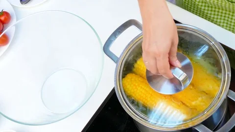 Pull corn from boiling water Video stock 84300934