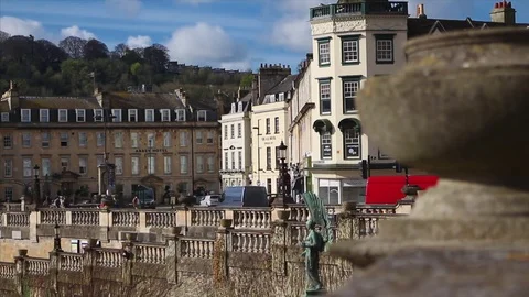 Pull focus from city buildings to stone wall surrounding the Parade Gardens 動画素材 74370885