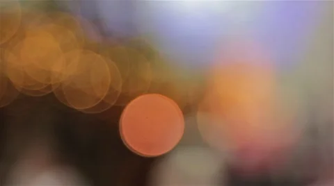 Pull Focus Large Crowd Walk Past Out of Focus German Market Christmas Lights 動画素材 44514711