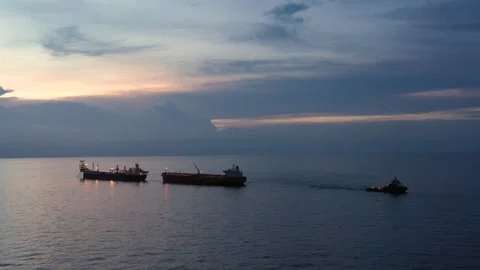 Pull of of hole drill string with oil based mud on the rig floor. Stock Footage 323414313