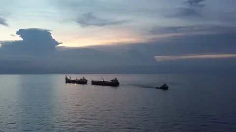 Pull of of hole drill string with oil based mud on the rig floor. Stock Footage 323414384