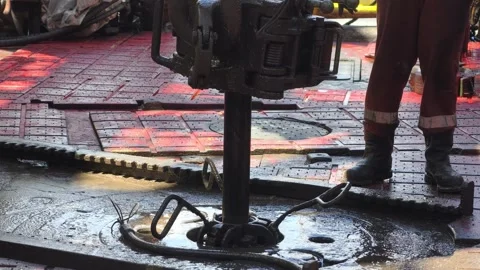 Pull of of hole drill string with oil based mud on the rig floor. 動画素材 337975153