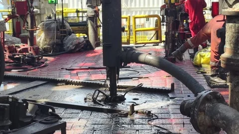 Pull of of hole drill string with oil based mud on the rig floor. 動画素材 337975171