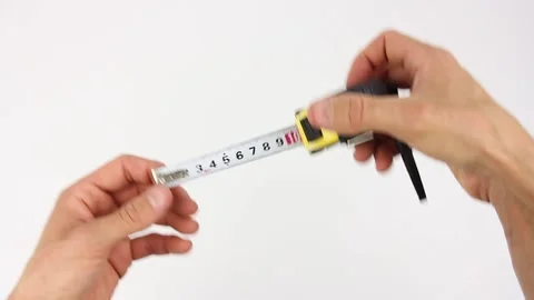 Pull measuring tape out of tape measure and measure dimensions Видео 135290798