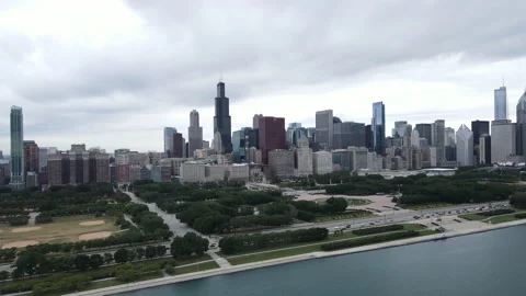 Pull in NW lakeshore drive Stock Footage 163274188
