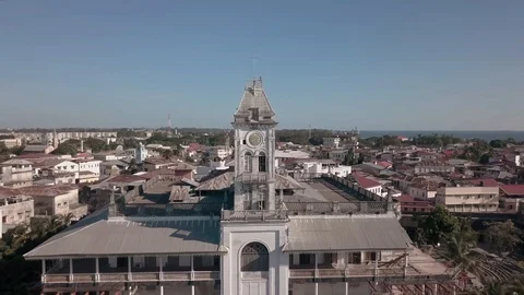 Pull Out Aerial Shot of the Stone Town House of Wonders on a sunny afternoon Video stock 127846058