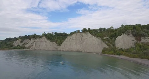 Pull Out of the Bluffs Vídeos de archivo 127665489