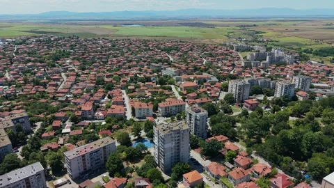 Pull-out Drone Shot of Residential Chirpan, Bulgaria Stockbeeldmateriaal 345172953