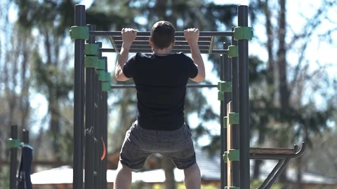 Pull ups in the park, stock video Stock Footage 105599760