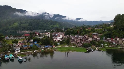 Pullaway view from island to lake with view of cloudy mountains Stock Footage 259005643