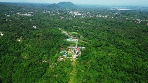 Pullback drone reveal of Imeldas Garden Resort in Cuenca Batangas Philippines 스톡 동영상 336705369