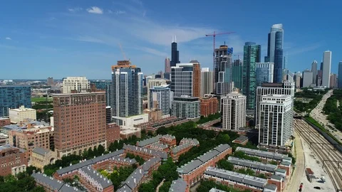 Pullback View of Downtown Chicago Stock-Footage 93997481