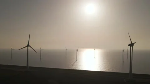 Pullback from Wind turbines Spinning on Sea, Silhouette of Windmills Vídeo Stock 190450317