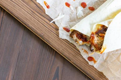 Pulled Pork Wraps with hot BBQ sauce with copy space 스톡 사진