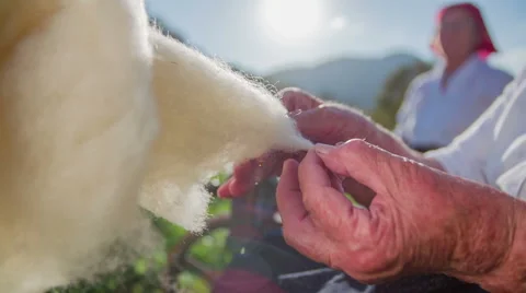 Pulling and spinning the wool to make a tread Video stock 48189115