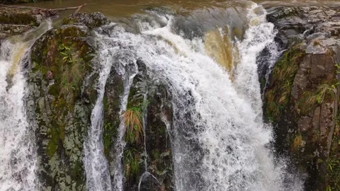 Pulling Back from Ohtamis Waterfall to Reveal the Full Landscape 스톡 동영상 348030257