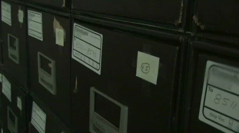 Pulling File From Cabinet 库存影片 280655