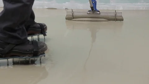 Pulling material - self leveling screed Stock Footage 111939060