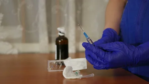Pulling out air bubbles from the hypodermic syringe Stock Footage 86536032