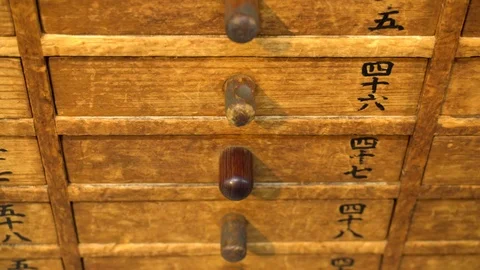 Pulling out a drawer with an omikuji (paper fortune) 스톡 동영상 98655491