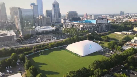 Pulling outt Stock Footage 162594383