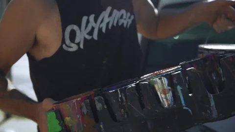 Pulling paint buckets out of a truck Vidéo 74589878