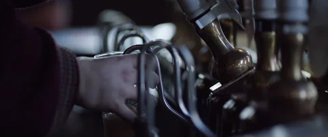 Pulling a pint of beer Stock Footage 59947010