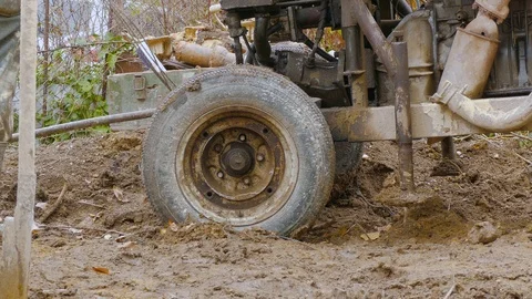 Pulling a rusty improvised rig out of mud 스톡 동영상 105507397