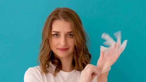 Pulling on surgical glove Vídeos de archivo 126691288