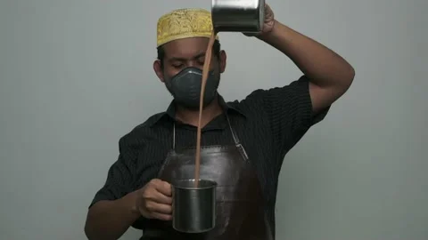 Pulling "teh tarik" Stock Footage 138905526