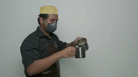 Pulling "teh tarik" Stock Footage 138905536