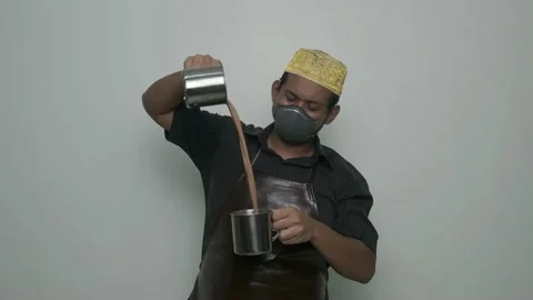 Pulling "teh tarik" Stock Footage 138905608