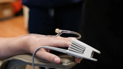 Pulse measurement device on the finger Stock-Footage 142304727