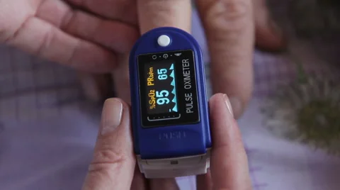 Pulse measurement - pulse oximetry. Stock Footage 50085058