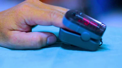 Pulse oximeter measuring blood oxygen saturation levels on human finger Stock-Footage 341802084