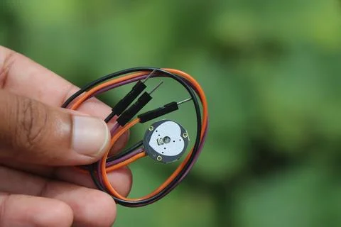 Pulse sensor module with jumper wires controlled by a micro controller Stock-Fotos
