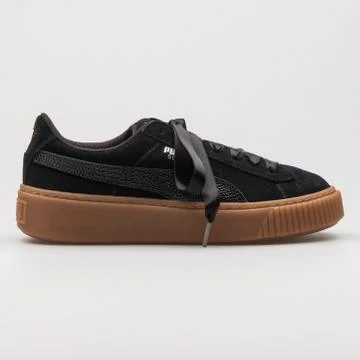 Puma Suede Platform Bubble black and brown sneaker Stock-Fotos