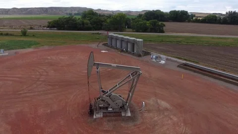 Pump Jack and Tanks Vídeo Stock 331973795