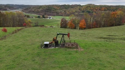 Pump Jack in Ohio Stock Footage 333333362