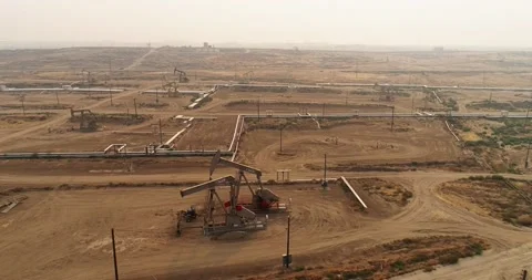 Pump jack in vast oil fields in California Stock Footage 138059152